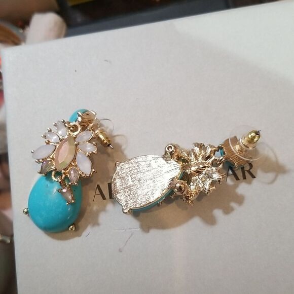 T &J TURQUOISE EARRINGS!!! NWOT!!! - Picture 2 of 5